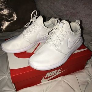 White Nike Roshe Two